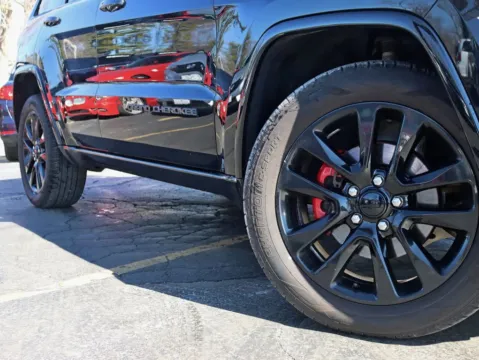More photos of 2017 Jeep Grand Cherokee Altitude Sport Utility 4D at Exclusive Autohaus - Roselle, IL