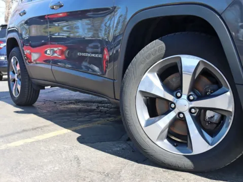 More photos of 2019 Jeep Cherokee Limited Sport Utility 4D at Exclusive Autohaus - Roselle, IL