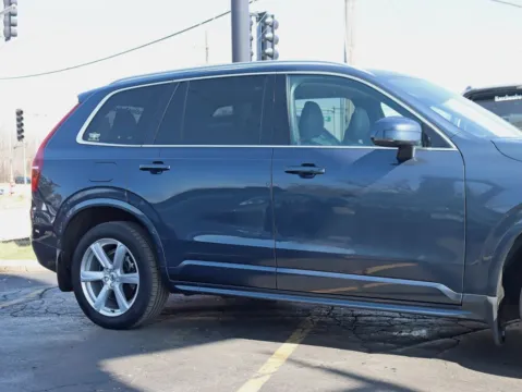 More photos of 2021 Volvo XC90 T6 Momentum Sport Utility 4D at Exclusive Autohaus - Roselle, IL