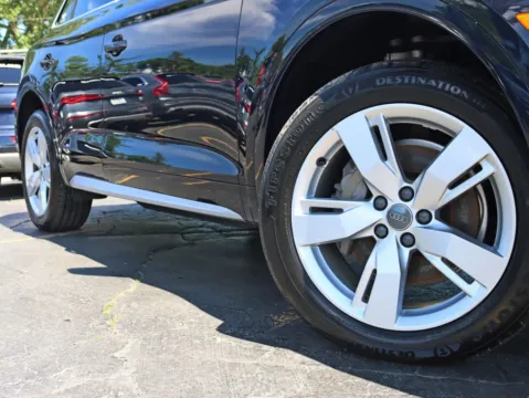 More photos of 2018 Audi Q5 Premium Plus Sport Utility 4D at Exclusive Autohaus - Roselle, IL