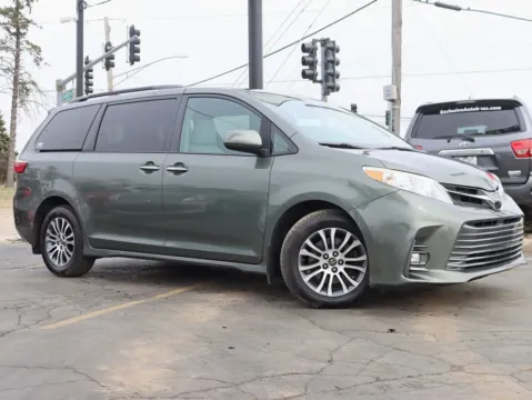 Photos of 2018 Toyota Sienna XLE Minivan 4D for sale in Roselle, IL at Exclusive Autohaus - Roselle