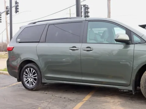 More photos of 2018 Toyota Sienna XLE Minivan 4D at Exclusive Autohaus - Roselle, IL