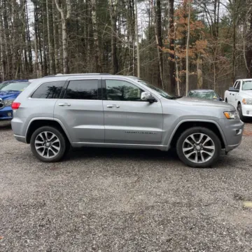 Photos of 2017 Jeep Grand Cherokee Overland Sport Utility 4D for sale in Roselle, IL at Exclusive Autohaus - Roselle