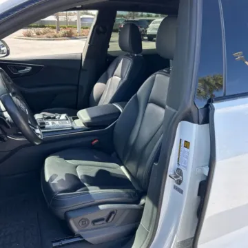 More photos of 2019 Audi Q8 Premium Plus Sport Utility 4D at Exclusive Autohaus - Roselle, IL