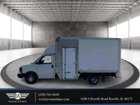 White 2016 Chevrolet Express Commercial Cutaway Cutaway Van 2D for sale in Roselle, IL