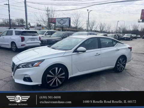 White 2019 Nissan Altima 2.5 Platinum Sedan 4D for sale in Roselle, IL