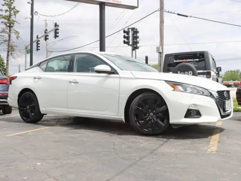 Photos of 2019 Nissan Altima 2.5 Platinum Sedan 4D for sale in Roselle, IL at Exclusive Autohaus - Roselle
