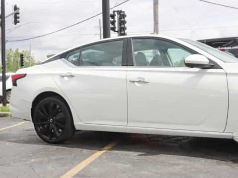 More photos of 2019 Nissan Altima 2.5 Platinum Sedan 4D at Exclusive Autohaus - Roselle, IL