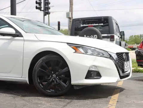 Another view of 2019 Nissan Altima 2.5 Platinum Sedan 4D for sale in Roselle, IL at Exclusive Autohaus - Roselle