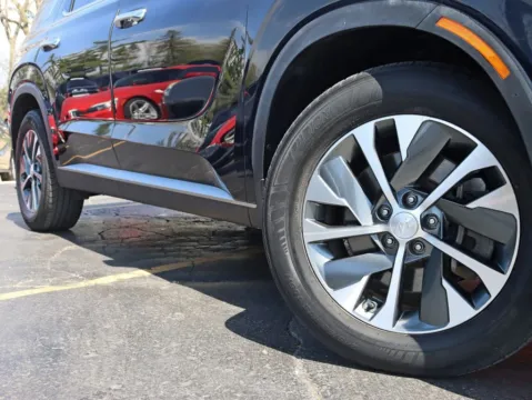 More photos of 2021 Hyundai Palisade SEL Sport Utility 4D at Exclusive Autohaus - Roselle, IL