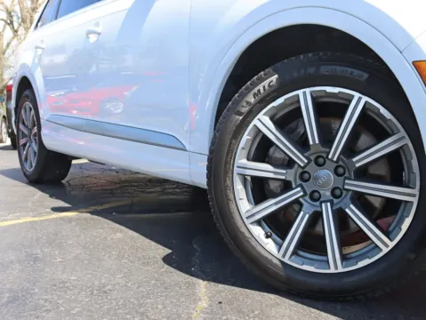 More photos of 2018 Audi Q7 3.0T Prestige Sport Utility 4D at Exclusive Autohaus - Roselle, IL