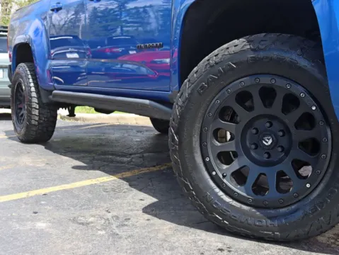 More photos of 2019 Chevrolet Colorado Crew Cab Z71 Pickup 4D 5 ft at Exclusive Autohaus - Roselle, IL