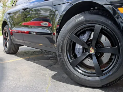More photos of 2021 Porsche Macan Sport Utility 4D at Exclusive Autohaus - Roselle, IL