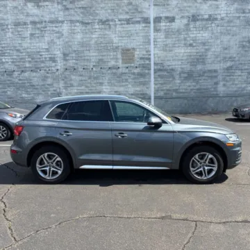 More photos of 2019 Audi Q5 Premium Sport Utility 4D at Exclusive Autohaus - Roselle, IL