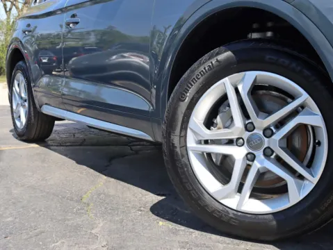 More photos of 2019 Audi Q5 Premium Sport Utility 4D at Exclusive Autohaus - Roselle, IL