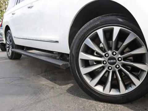 More photos of 2020 Lincoln Navigator L Reserve Sport Utility 4D at Exclusive Autohaus - Roselle, IL
