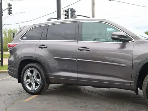 More photos of 2014 Toyota Highlander Limited Platinum Sport Utility 4D at Exclusive Autohaus - Roselle, IL