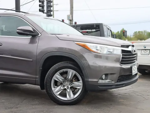 Another view of 2014 Toyota Highlander Limited Platinum Sport Utility 4D for sale in Roselle, IL at Exclusive Autohaus - Roselle