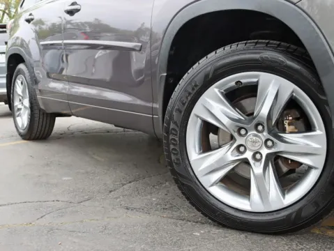 More photos of 2014 Toyota Highlander Limited Platinum Sport Utility 4D at Exclusive Autohaus - Roselle, IL