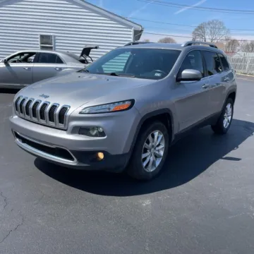 Photos of 2017 Jeep Cherokee Limited Sport Utility 4D for sale in Roselle, IL at Exclusive Autohaus - Roselle