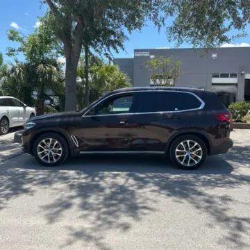Photos of 2019 BMW X5 xDrive40i Sport Utility 4D for sale in Roselle, IL at Exclusive Autohaus - Roselle