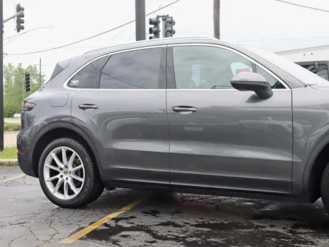 More photos of 2019 Porsche Cayenne Sport Utility 4D at Exclusive Autohaus - Roselle, IL