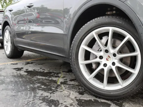 More photos of 2019 Porsche Cayenne Sport Utility 4D at Exclusive Autohaus - Roselle, IL