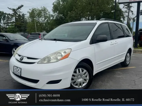 White 2010 Toyota Sienna LE Minivan 4D for sale in Roselle, IL
