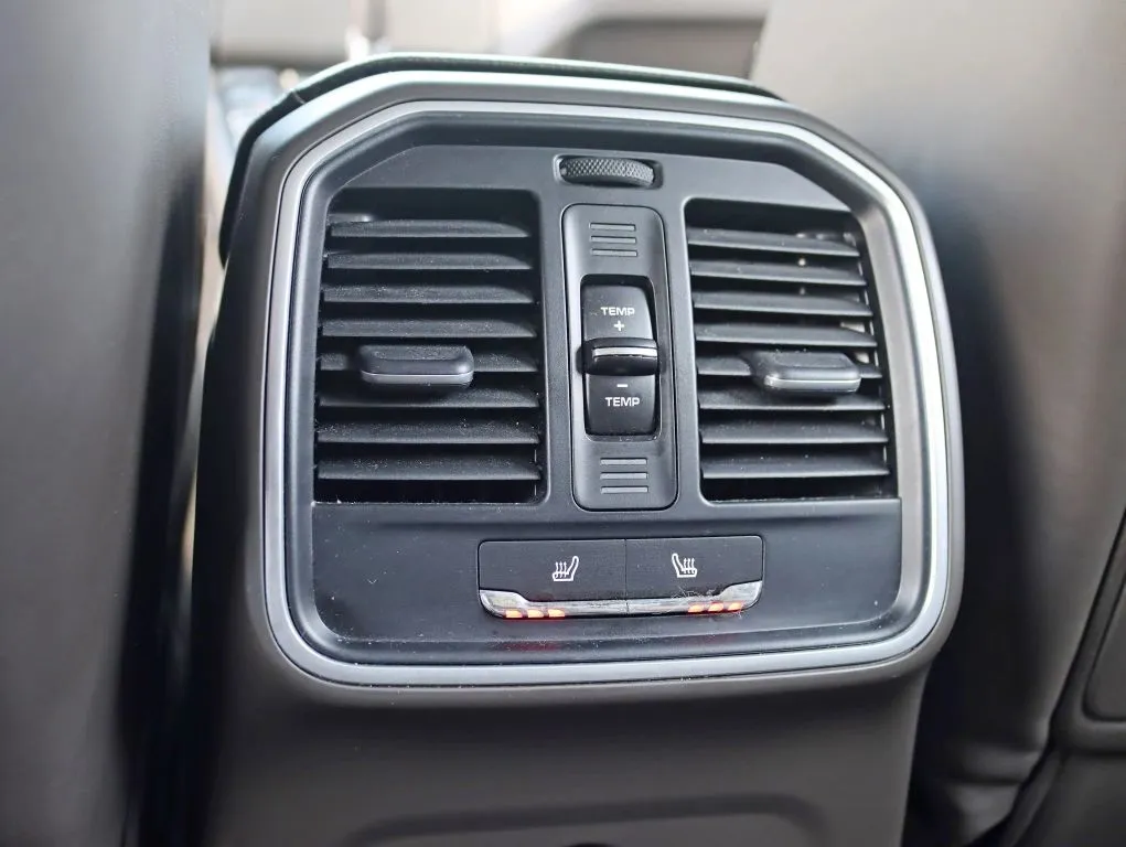 2018 Porsche Macan Sport Edition - Photo 25
