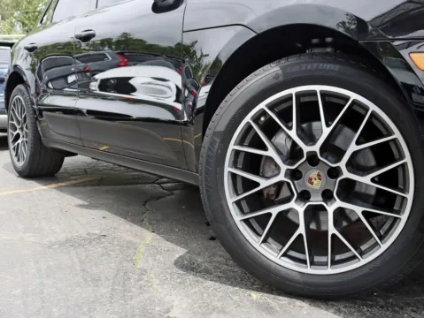 More photos of 2018 Porsche Macan Sport Utility 4D at Exclusive Autohaus - Roselle, IL