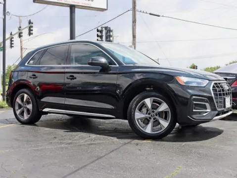 Another view of 2022 Audi Q5 40 TFSI Premium Plus Sport Utility 4D for sale in Roselle, IL at Exclusive Autohaus - Roselle