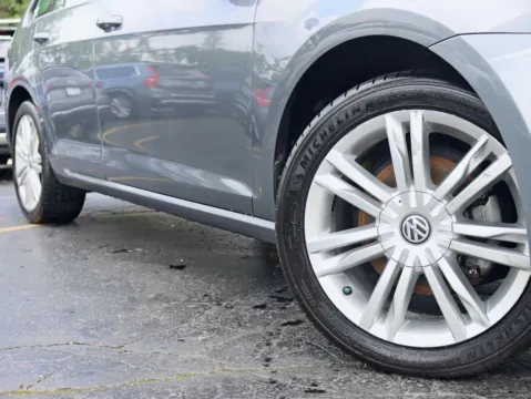 More photos of 2015 Volkswagen Golf SportWagen TDI SE Wagon 4D at Exclusive Autohaus - Roselle, IL