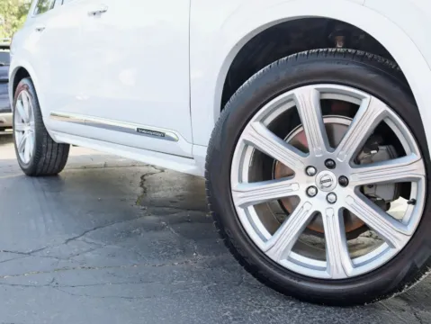 More photos of 2017 Volvo XC90 T6 Inscription Sport Utility 4D at Exclusive Autohaus - Roselle, IL