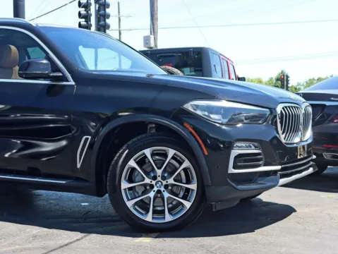 Another view of 2019 BMW X5 xDrive40i Sport Utility 4D for sale in Roselle, IL at Exclusive Autohaus - Roselle