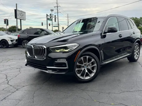 Another view of 2019 BMW X5 xDrive40i Sport Utility 4D for sale in Roselle, IL at Exclusive Autohaus - Roselle