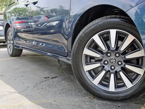 More photos of 2020 Toyota Sienna Limited Minivan 4D at Exclusive Autohaus - Roselle, IL