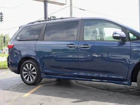 More photos of 2020 Toyota Sienna Limited Minivan 4D at Exclusive Autohaus - Roselle, IL