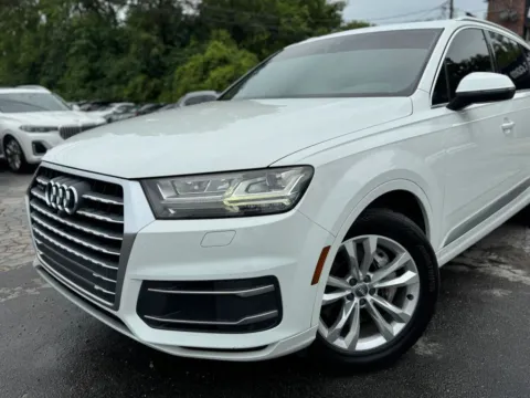 Photos of 2017 Audi Q7 2.0T Premium Plus Sport Utility 4D for sale in Roselle, IL at Exclusive Autohaus - Roselle