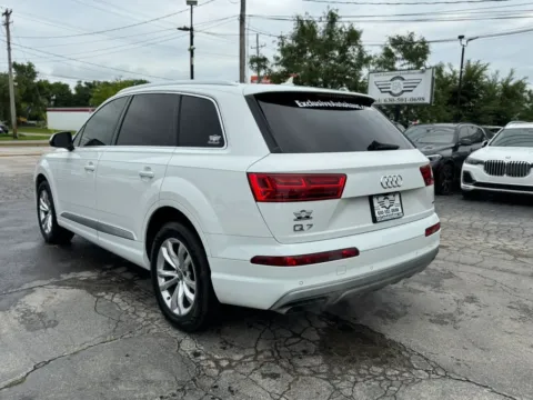 More photos of 2017 Audi Q7 2.0T Premium Plus Sport Utility 4D at Exclusive Autohaus - Roselle, IL