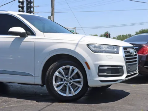 Another view of 2017 Audi Q7 2.0T Premium Plus Sport Utility 4D for sale in Roselle, IL at Exclusive Autohaus - Roselle