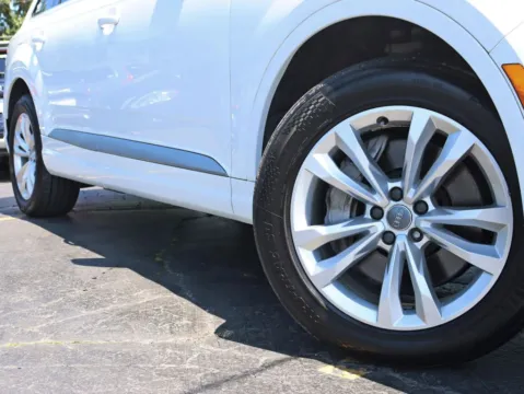 More photos of 2017 Audi Q7 2.0T Premium Plus Sport Utility 4D at Exclusive Autohaus - Roselle, IL