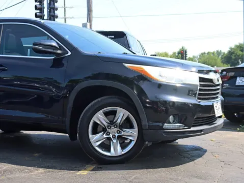 Another view of 2015 Toyota Highlander Limited Platinum Sport Utility 4D for sale in Roselle, IL at Exclusive Autohaus - Roselle