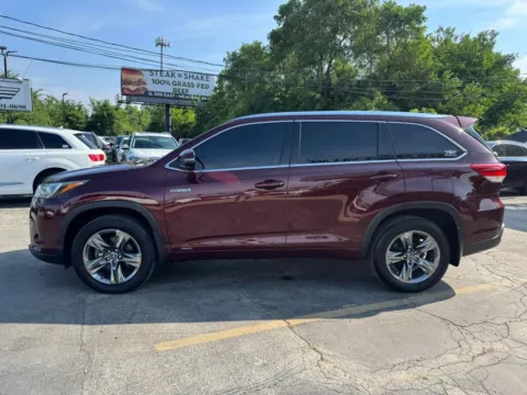 Another view of 2019 Toyota Highlander Hybrid Limited Platinum Sport Utility 4D for sale in Roselle, IL at Exclusive Autohaus - Roselle
