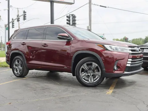 Photos of 2019 Toyota Highlander Hybrid Limited Platinum Sport Utility 4D for sale in Roselle, IL at Exclusive Autohaus - Roselle