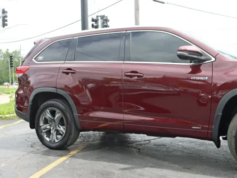 More photos of 2019 Toyota Highlander Hybrid Limited Platinum Sport Utility 4D at Exclusive Autohaus - Roselle, IL