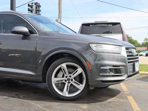 Another view of 2019 Audi Q7 55 TFSI Prestige Sport Utility 4D for sale in Roselle, IL at Exclusive Autohaus - Roselle