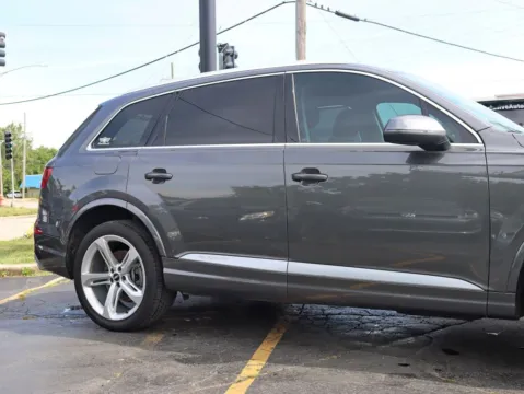 More photos of 2019 Audi Q7 55 TFSI Prestige Sport Utility 4D at Exclusive Autohaus - Roselle, IL