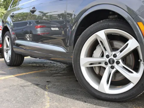 More photos of 2019 Audi Q7 55 TFSI Prestige Sport Utility 4D at Exclusive Autohaus - Roselle, IL