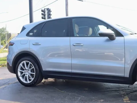 More photos of 2020 Porsche Cayenne Sport Utility 4D at Exclusive Autohaus - Roselle, IL