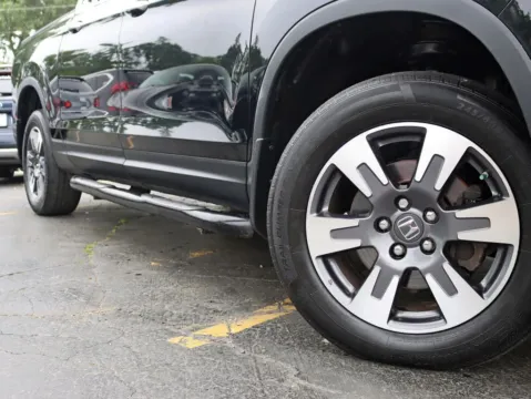 More photos of 2018 Honda Ridgeline RTL-E Pickup 4D 5 ft at Exclusive Autohaus - Roselle, IL